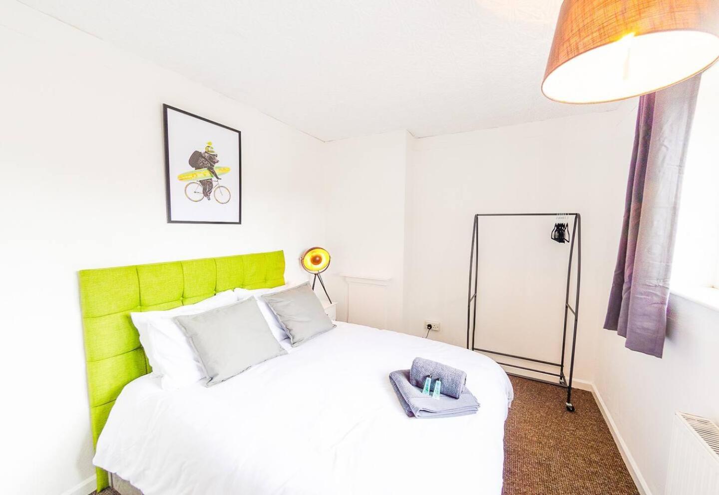 4 Bed - 2 Baths 1 Walk In Shower Lots Of Parking Ipswich Exterior photo